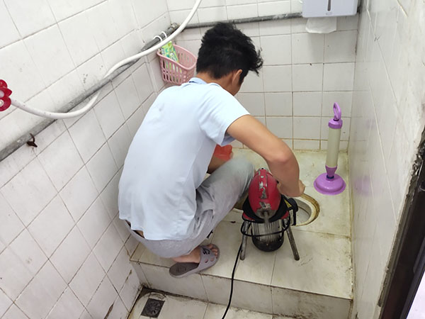 邦溪镇肥皂掉到马桶里把马桶堵住了怎么办？马桶堵住了怎么办